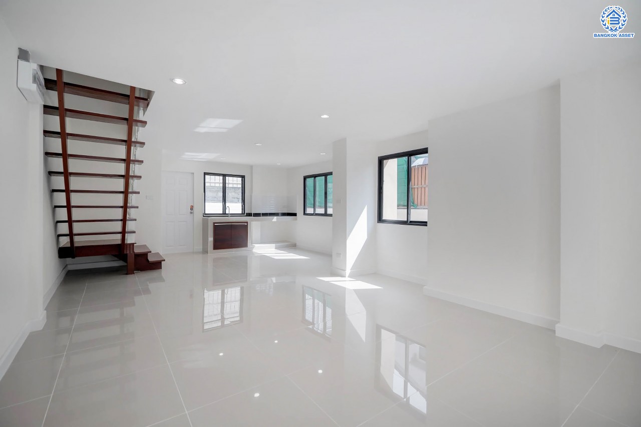 บ้านมือสองตกแต่งใหม่ ทาวน์เฮ้าส์ทำเลโซนเมือง! โครงการ เกร็ดแก้วการ์เด้น รัตนาธิเบศร์ ที่สุดของความคุ้ม! เนื้อที่ 32 ตร.ว. ฟังก์ชันระดับบ้านเดี่ยว 3 ห้องนอน 3 ห้องน้ำ 2 ที่จอดรถ ใกล้ทางด่วน "งามวงศ์วาน" และรถไฟฟ้าสายสีม่วง "สถานีบางกระสอ"